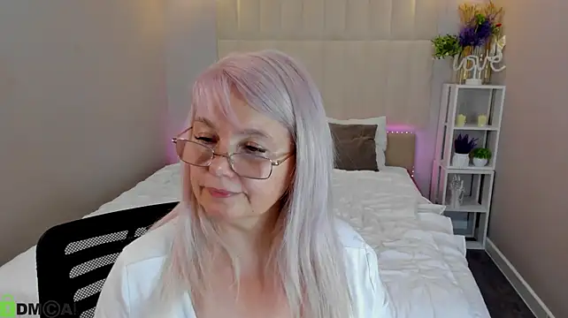 Hella_Fabel live cam on StripChat
