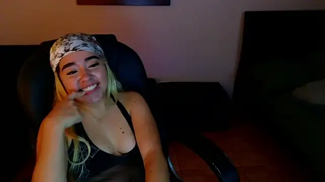 Immagine dello stream di lilmisscloud su stripchat