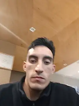 TommyMomentum live cam preview
