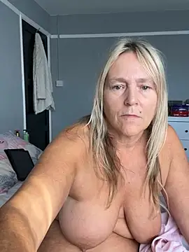 Blondnboujee53