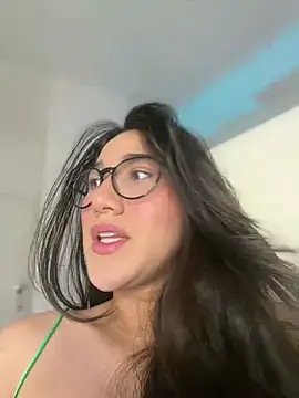 julieta_jhonss live cam on StripChat
