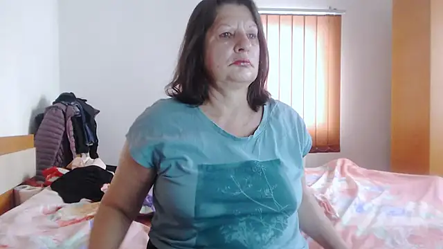 ExtasyMature live cam on StripChat
