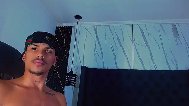 Angel_foxc13 on Stripchat