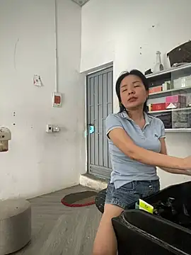 Ivy_Trix2 live cam preview