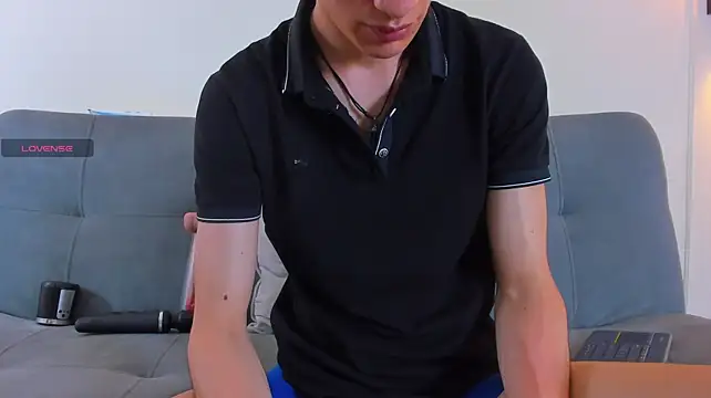 Cum_hunters live cam on StripChat