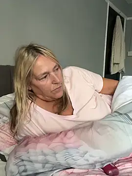 Blondnboujee53