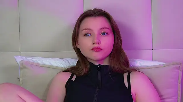 KeiraAsti live cam preview