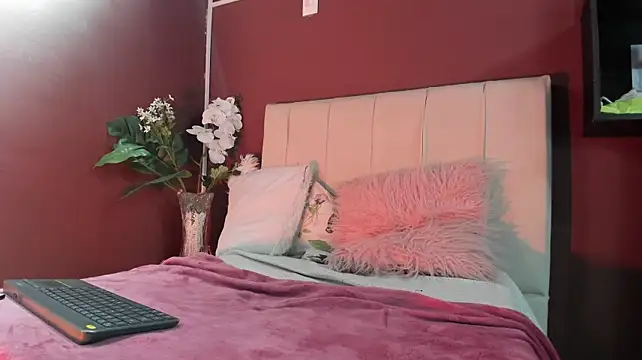 LindaRivers live cam preview