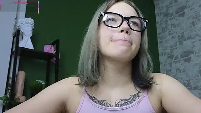 VelvetDolll live cam on StripChat