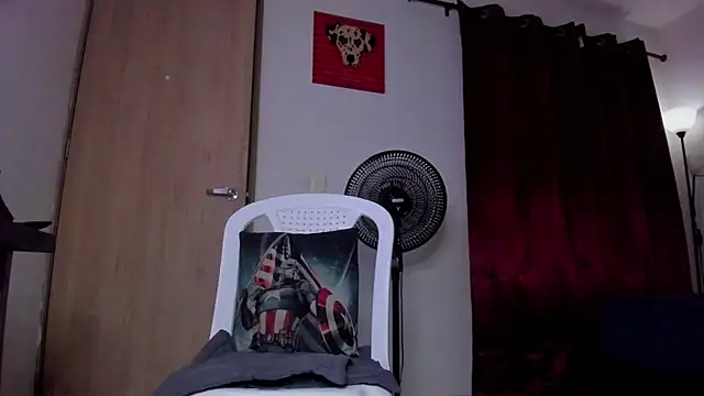 Cloudy_pigDude live cam preview