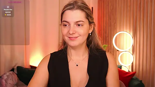 LucreciaStorm live cam on StripChat