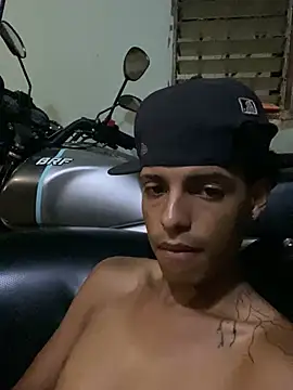 Aleexxx_2005 live cam preview