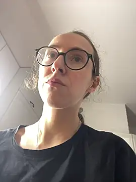 MartiniiSelenna live cam on StripChat