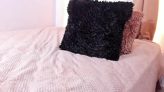 EbonyCoWorker live cam on StripChat