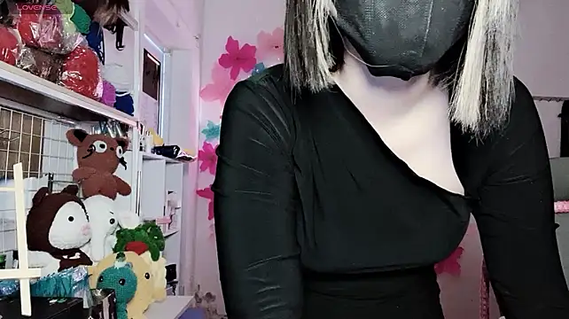Tieu-May live cam on StripChat