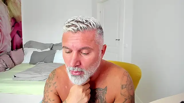 BlowMyXXL live cam preview