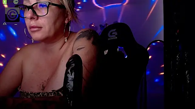 SonyaDevon live cam on StripChat