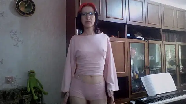 ParisGotowka white redhead cam girl