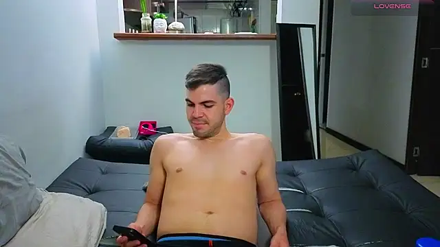 Matiashorney live cam preview