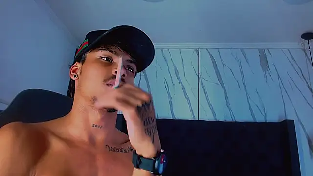 Angel_foxc13 live cam on StripChat