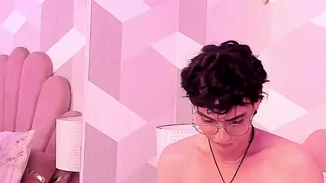 KylieMonnett live sex cam