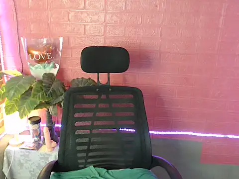 mybigcock_hanna21 live cam on StripChat