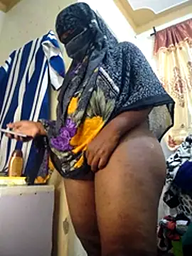 chocolate-puss live cam on StripChat