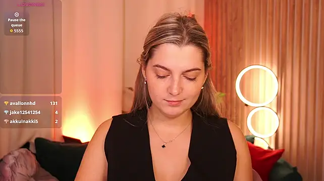LucreciaStorm live cam on StripChat