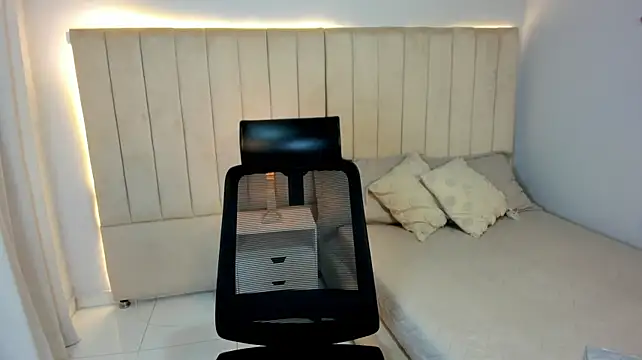JustPhantom live cam preview