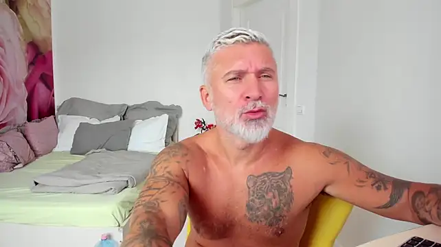 BlowMyXXL live cam on StripChat