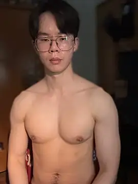 ivanzhuuu live cam on StripChat