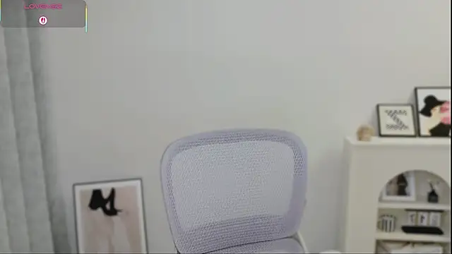 Lynne-1 live cam on StripChat