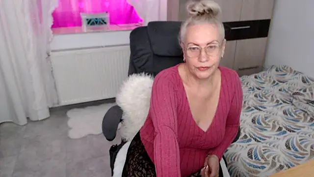 Ghertrude52 live cam preview
