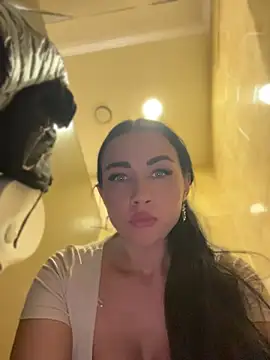 CrazzyChicks live cam preview