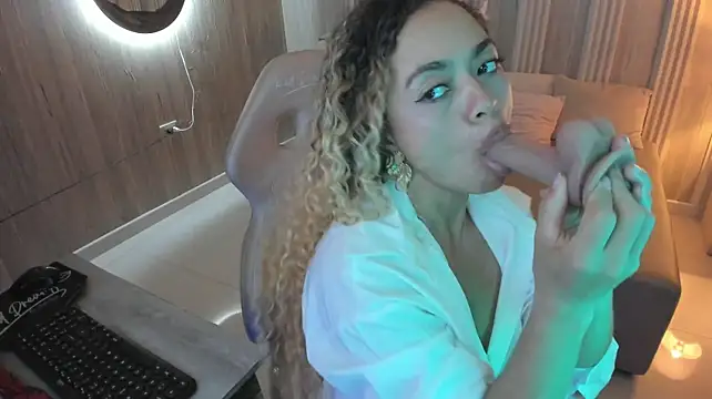 CurlyMamii