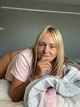 Blondnboujee53