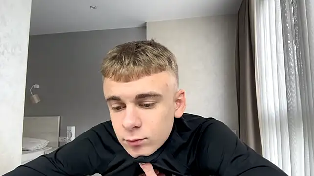 SoloFury live cam preview
