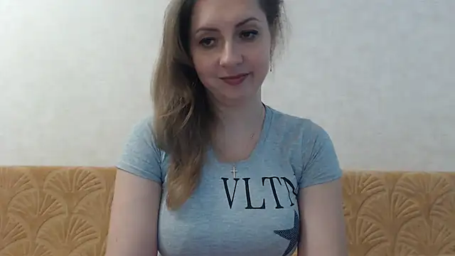 BonnieKiss8634 live cam preview