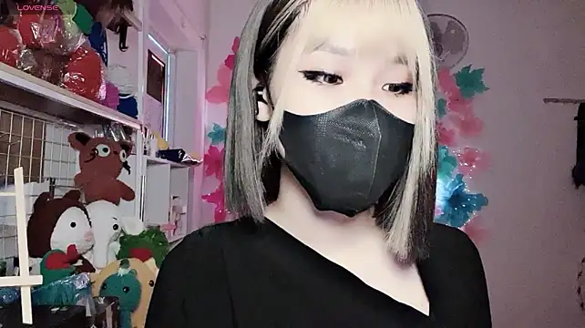 Tieu-May live cam on StripChat