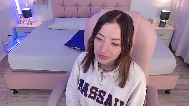 zoe_jones13