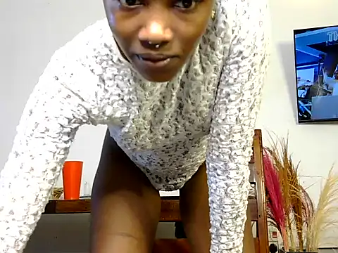 Saucy_Angels_ live cam on StripChat
