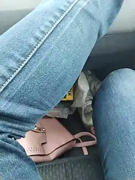 Milana235 live cam preview