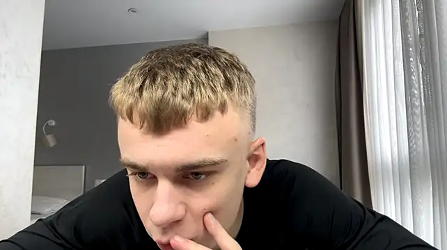 SoloFury live cam preview