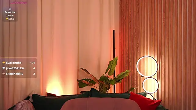LucreciaStorm live cam preview