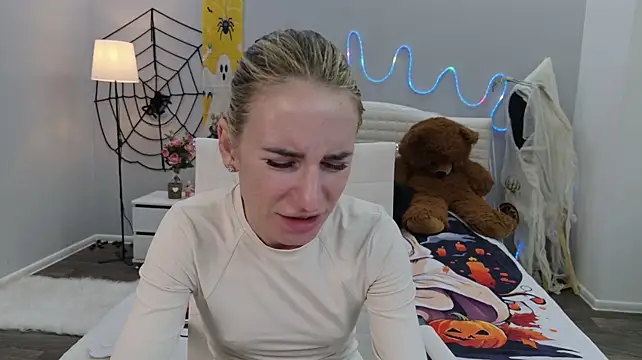 DeboraHorny live cam preview