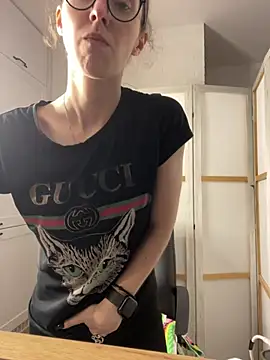 MartiniiSelenna live cam on StripChat