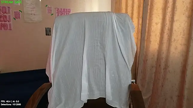 Mirabelle_Velvet webcam