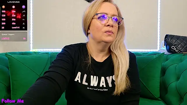 online cam2cam IvanaCharm