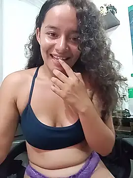Luisa_curly_