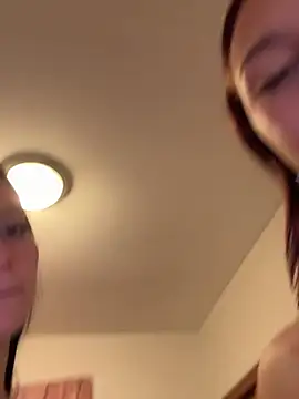 MeandBaddies live cam preview